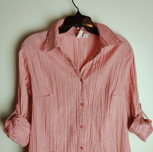 St. John's Bay Women's Crinkle Non Iron Roll Tab Sleeve Button Down Shirt, L - Picture 5 of 9
